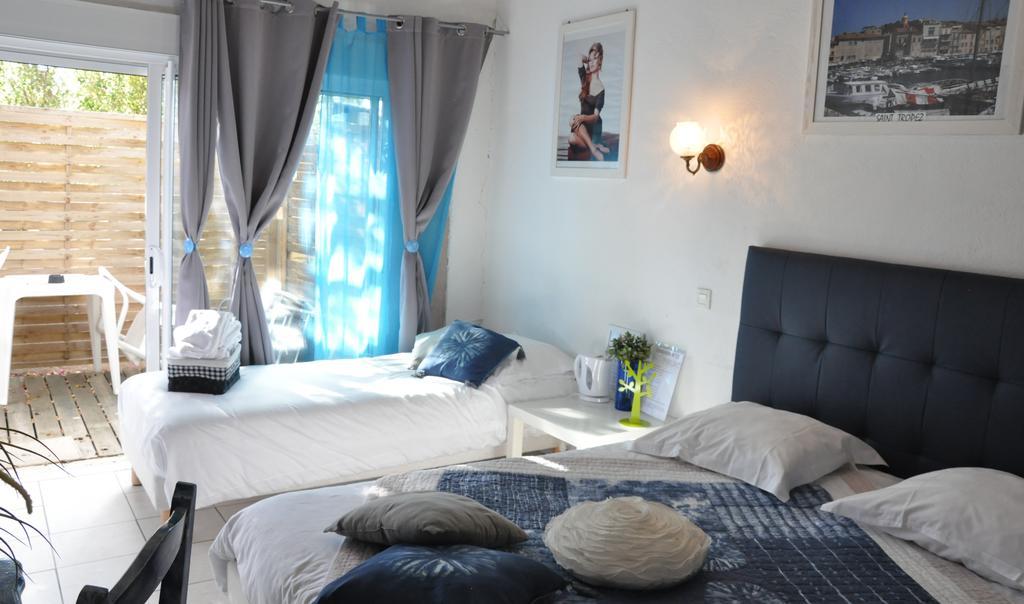 Hotel Les Mimosas Bormes-les-Mimosas Ruang foto